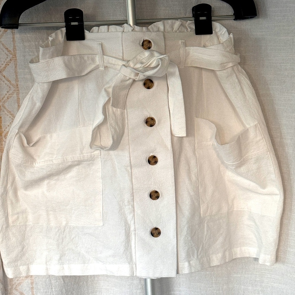 Hesperus Ivory Button Front High Rise Above Knee  xL